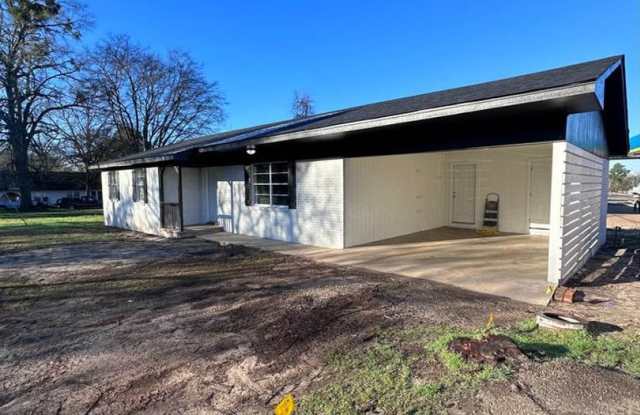 Move‑In Ready 3BR Home with Fenced Backyard & Carport Gallery 1