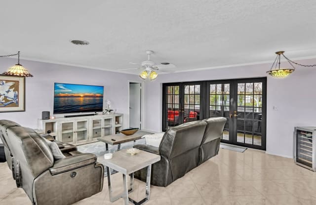 540 SE 14th St - 540 Southeast 14th Street, Pompano Beach, FL 33060