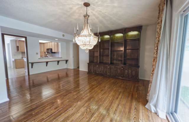 Welcome to your dream home in the tranquil Tarzana Hills! OFFERING HALF OFF THE FIRST MONTH MOVE-IN SPECIAL! Gallery 3