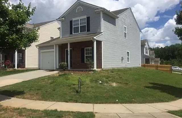 Introducing Newfield9102 in Charlotte, NC — a spacious 5-bedroom, 3-bath home on a corner lo Gallery 3
