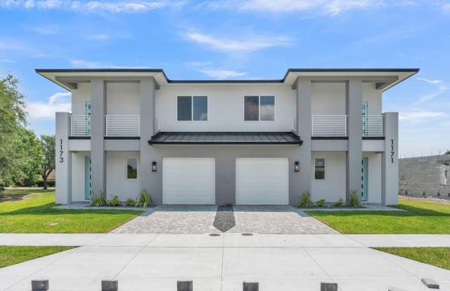 Stunning New Construction Villa for Rent Near Lake John Gallery 1