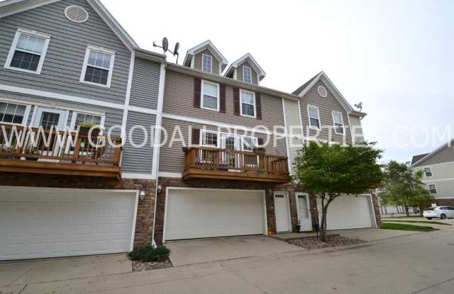2 Bedroom, 2 Bath Townhome in Pleasant Hill - 1116 Redstone Lane, Pleasant Hill, IA 50327