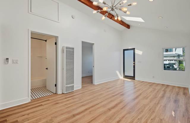 Coastal Living! Remodeled 2BR Redondo Beach Home Near Hermos Gallery 4