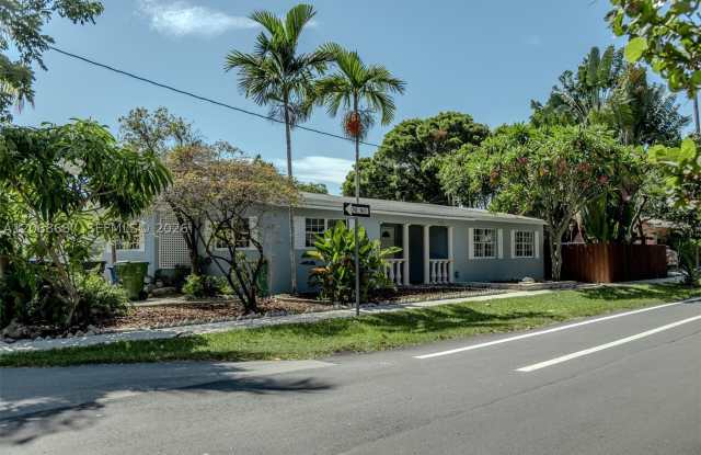 729 NE 2nd Ct Gallery 3
