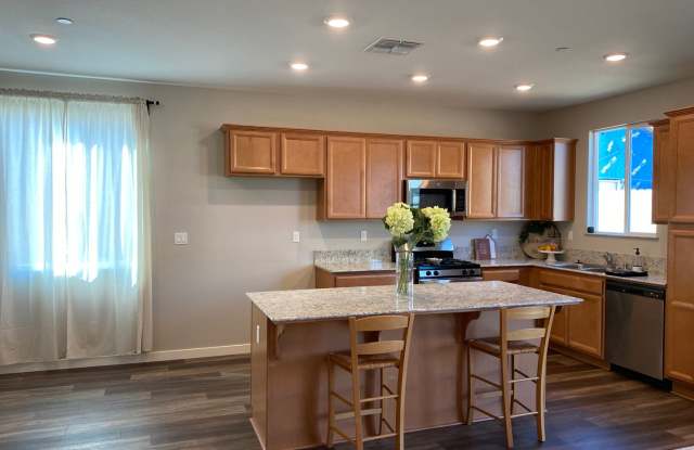 Like Brand New 3 Bed 2 Bath Home FOR RENT! Gallery 4