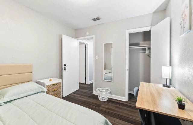 4731 E Castlewood Dr Gallery 2