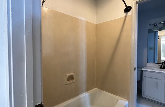 606 1/2 Lafayette St photos photos