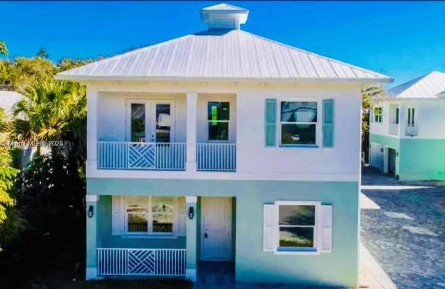 667 SW Cleveland Ave photos photos