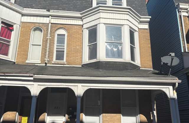 3 Bedroom 1 Bath 2nd/3rd Floor Apartment-York City SD photos photos