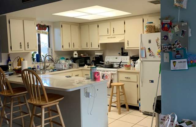 ** ANNUAL UNFURNISHED RENTAL ** - SPRINGWOOD - NEAR WINTERPARK AND EAST NAPLES MIDDLE SCHOOL***GREAT LOCATION*** Gallery 4