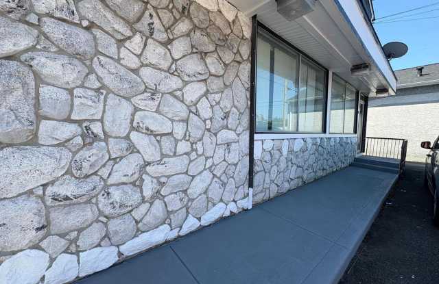 176 N BROADWAY Gallery 3