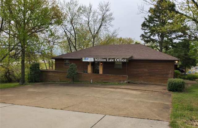2408 Crestwood - 2408 Crestwood Drive, Poplar Bluff, MO 63901