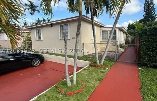 1140 SW 9th St photos photos