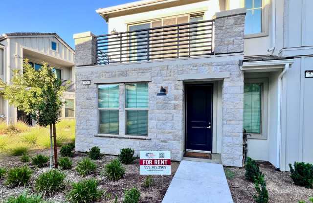 $2,395 Herndon  Peach, 2 Bedroom Townhouse - Cindy Ln, Clovis - Solar Panels + HOA Sparkling Pool photos photos