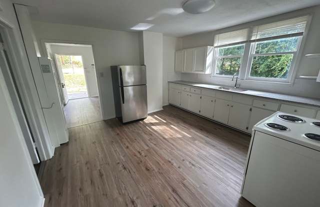 Cozy 2-Bedroom Single Family Home near Lenoir – $1,050/Month. Gallery 3