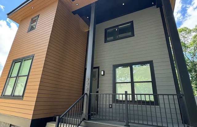 Room in 5 Bedroom Home in Rock Hill Gallery 3
