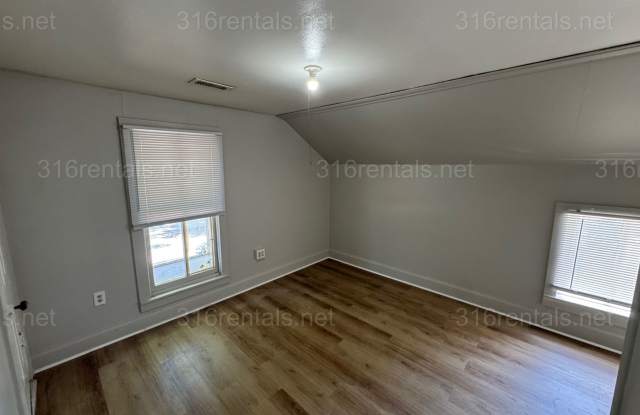 $995 - 3 bed 1 bath - Single Family Home Gallery 3