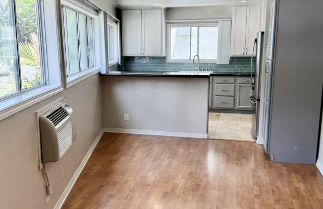 1124 Sherbourne Dr photos photos