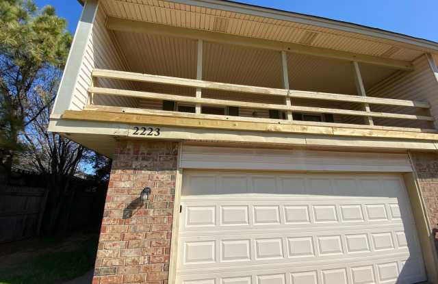 3 Bed 2.5 Bath Duplex Available in Oklahoma City photos photos