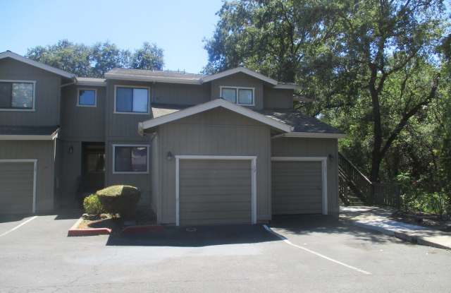 SPACIOUS 2 BEDROOM CONDO - BOTH HAVE ENSUITES! - 7733 Lauppe Lane, Citrus Heights, CA 95621