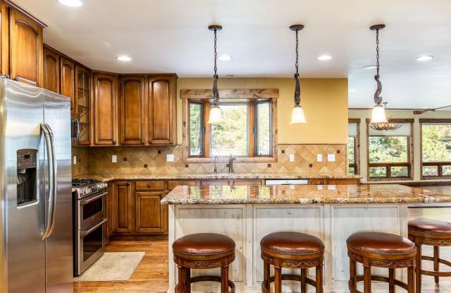 Long term lease in the heart of Park City! Available Mid October 2026 Gallery 4