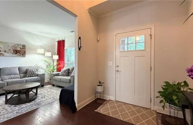 1810 Kingsbridge Court Gallery 2