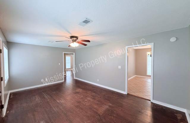 4BR/2BA Home Gallery 3