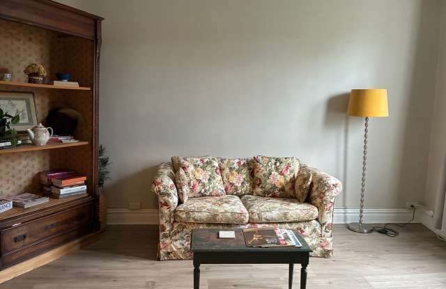No-Fee Sun-Filled Top-Floor Apt (2BR/1Bath) in Jersey City (15min to NYC) photos photos