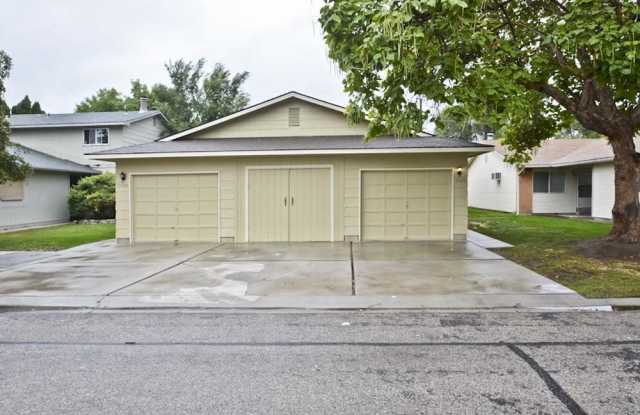 2 Bedroom 1 Bathroom Duplex Located on the Bench Gallery 1