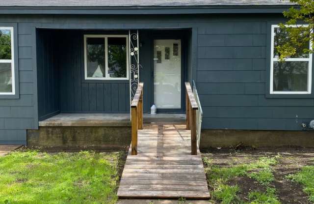 Spacious 3BD/2BA Home - Available in June! photos photos