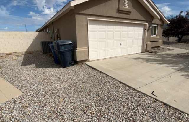 3 Bedroom, 2 Bathroom Home! Schedule a Showing! Gallery 3