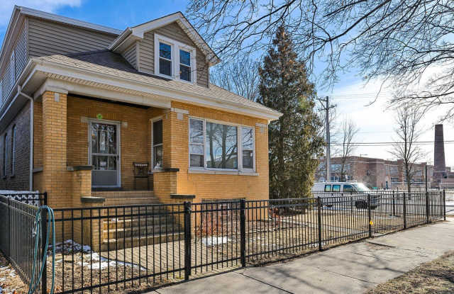 5501 N Luna Avenue unit: 2 photos photos