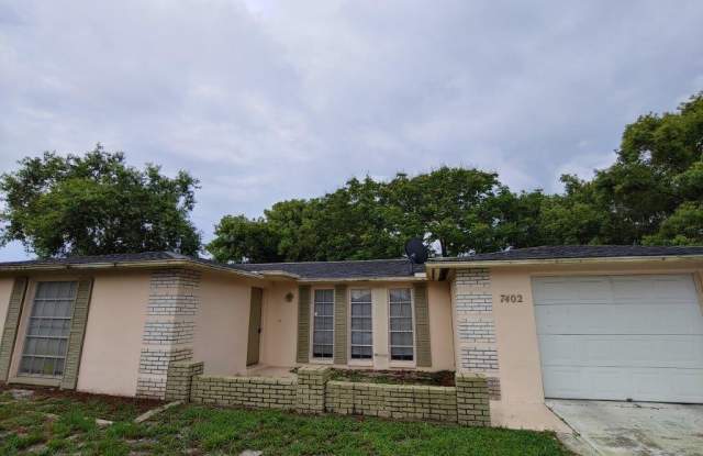 2/2/1 1320 Sq. Ft. with INDOOR LAUNDRY, UPDATED BATHROOMS  a HUGE kitchen... - 7402 Palisade Drive, Bayonet Point, FL 34668