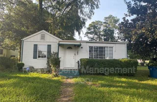 205 Pinewood Ave photos photos