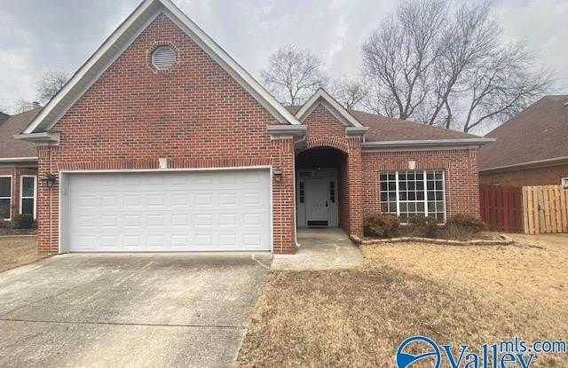 492 Sussex Drive SW - 492 Southwest Sussex Drive, Huntsville, AL 35824