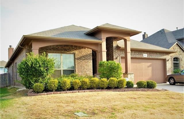 521 Branding Iron Trail - 521 Branding Iron Trail, Fort Worth, TX 76131