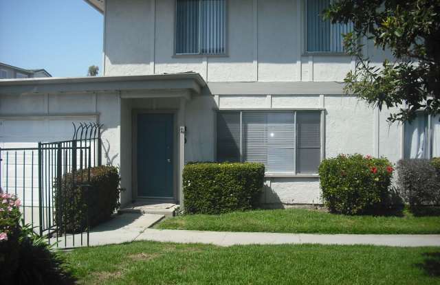 Spacious 2 story 3 bedroom Whalers Village Condominium Home Gallery 1