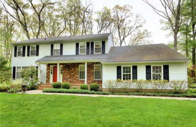 16 Beechtree Lane - 16 Beechtree Lane, Middlesex County, NJ 08536
