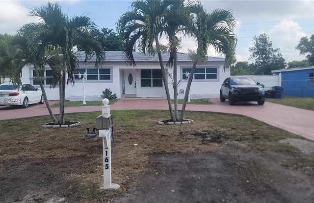 165 NE 162nd St - 165 Northeast 162nd Street, Golden Glades, FL 33162