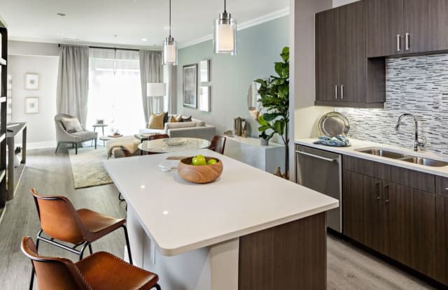 Avalon Great Neck Gallery 3