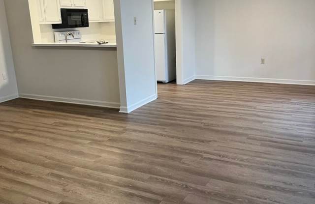 Great complex minutes from campus! photos photos