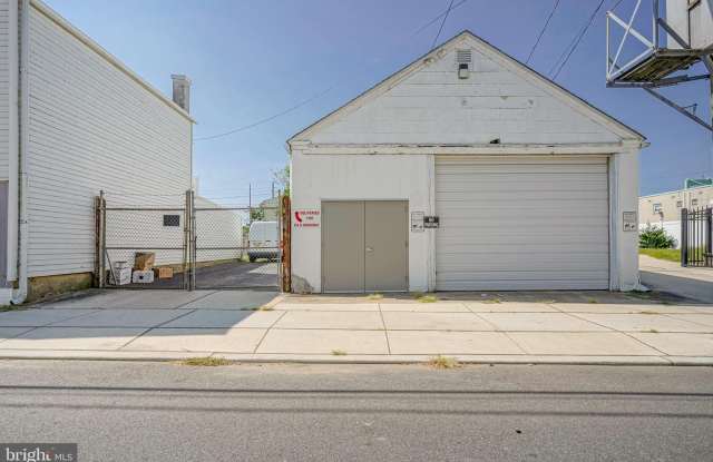 208 N BROADWAY Gallery 2