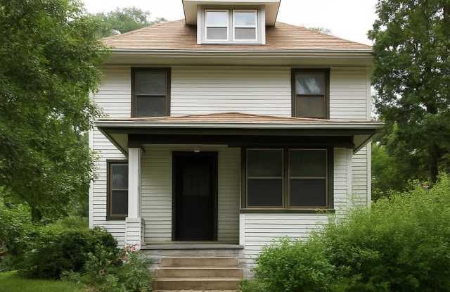 1600 B Avenue Northeast photos photos