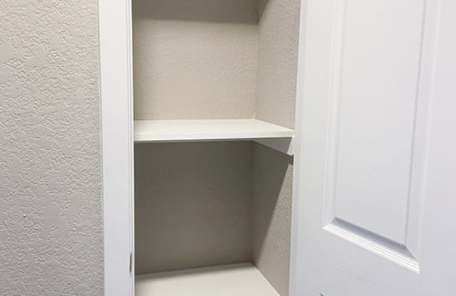 Sutter Apartments Gallery 4