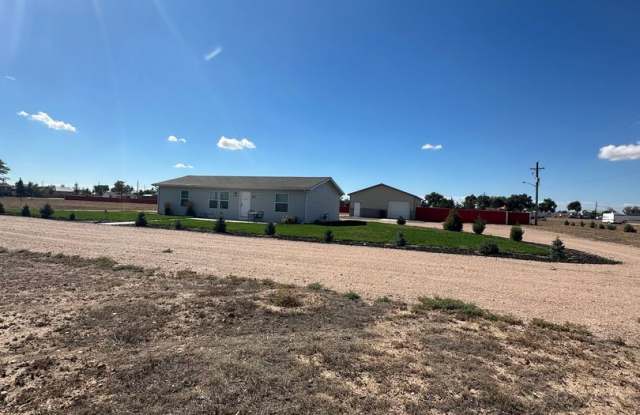 House and shop on 5 acres! Gallery 1