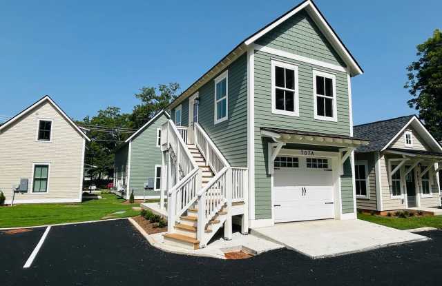 Adorable 1 bedroom 1 bathroom cottage style home with garage. Must see! Gallery 1