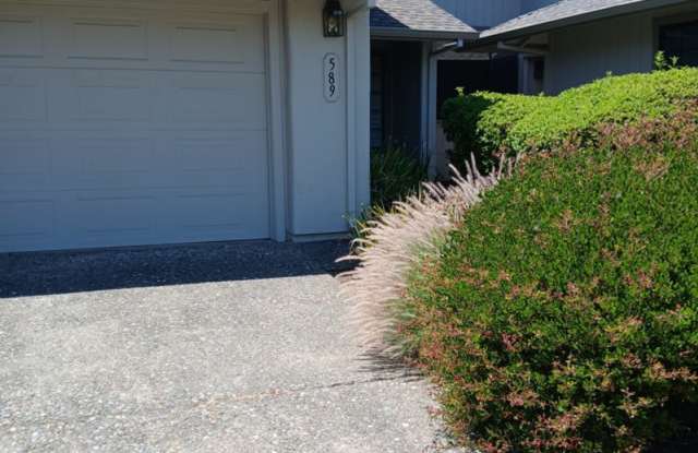 3 Bedroom, 2.5 Bathroom Townhouse, Located Close to Downtown Sonoma photos photos
