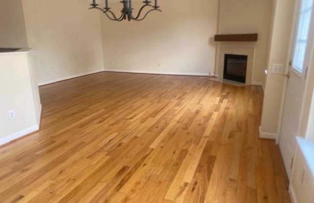 Available now, Townhome in Powahtan Place Gallery 4