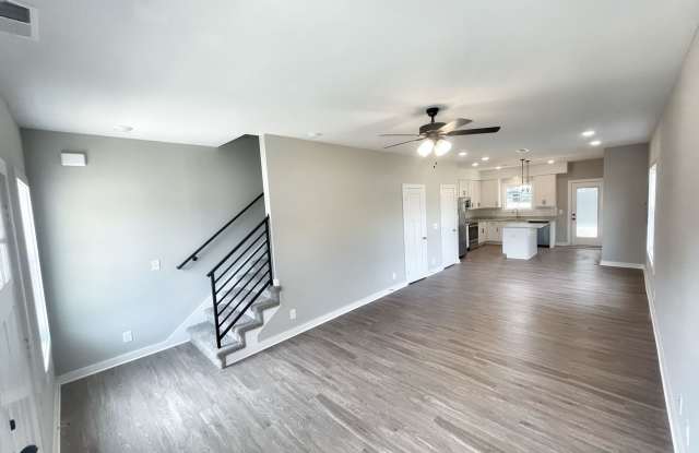 Adorable Single Family Townhome Gallery 3