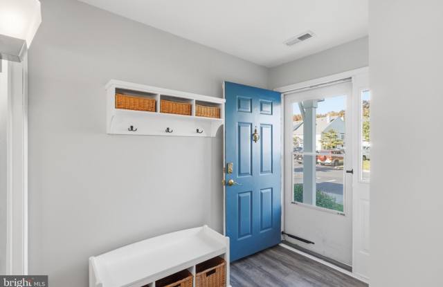 303 OSWEGO Court Gallery 4